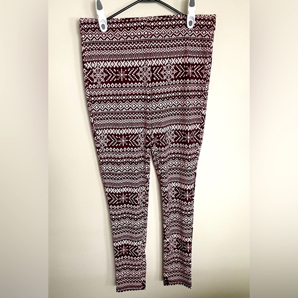 Maurices Snowflake Leggings Women’s Large Burgundy
